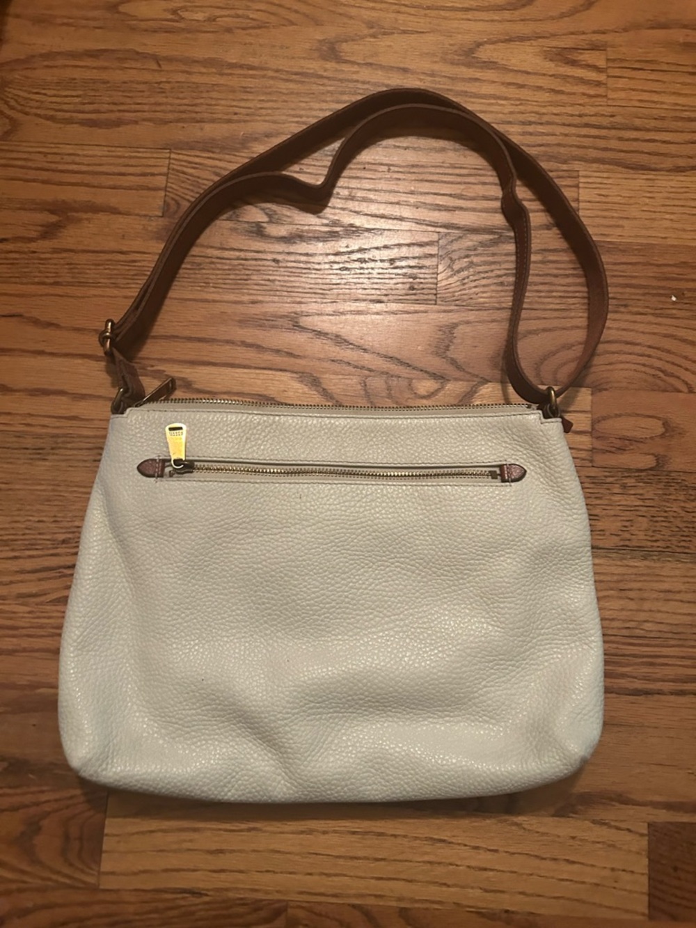 Fossil Women’s Tan Cream Retro/Vintage Inspired Classic Minimalist Shoulder Bag - Picture 4 of 11